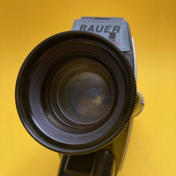 Caméra Super 8 Bauer C4 super en très bon état / Neovaron f: 1.8 \ F: 9-36 mm