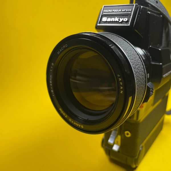 Caméra Super 8 d'occasion : SANKYO MF 606 en bon état / Sankyo Macro Zoom f: 1.8 \ F: 8-48 mm BACKTOSUPER8
