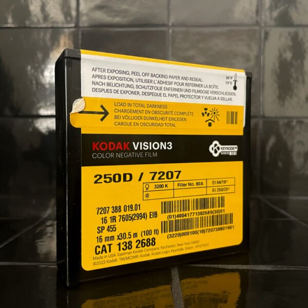 Film 16mm KODAK_VISION3 250D - Back To Super8